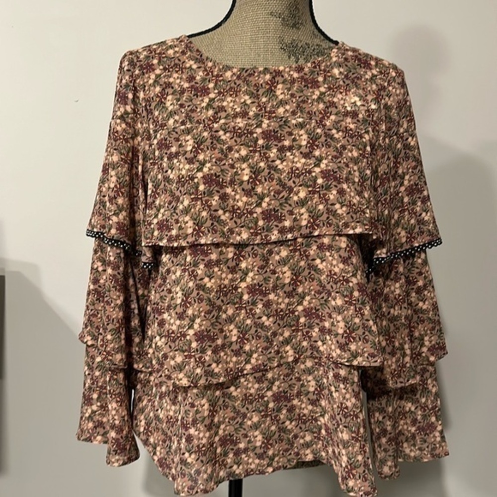 Bobeau tiered bell sleeve pink/mauve floral blouse with beaded detail size XS